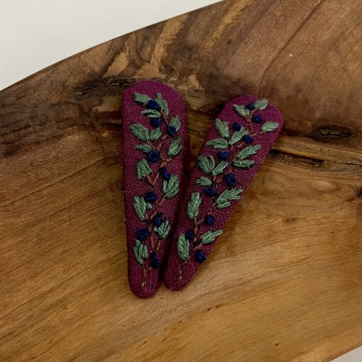 vyšívané sponky borůvky